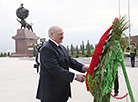 Lukashenko lays flowers at Eternal Glory Monument in Ashgabat