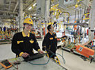 Chinese reporters visit BelGee car making plant 