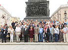 Participants of Russian Press Congress lay flowers at Victory Monument in Minsk 
