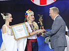 Церемония награждения победителей на гала-концерте закрытия фестиваля в Витебске