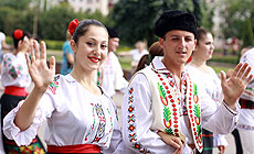 International Folk Arts Festival Friendship Wreath