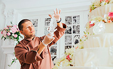 Выстаўка тартоў кандытара Рэната Агзамава