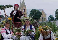 Belarusian girls make beautiful wreaths from flowers of the field before Kupalle