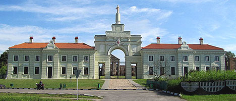 Ружанский замок. Центральная брама