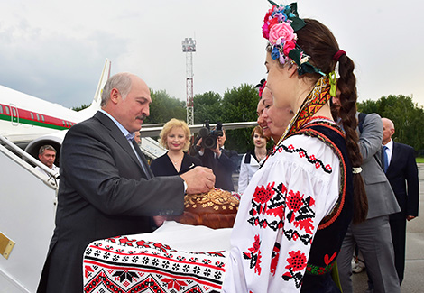 Belarus president arrives in Ukraine on official visit