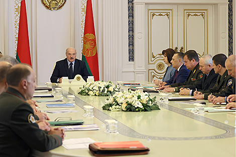 Lukashenko convenes meeting to discuss security during presidential election