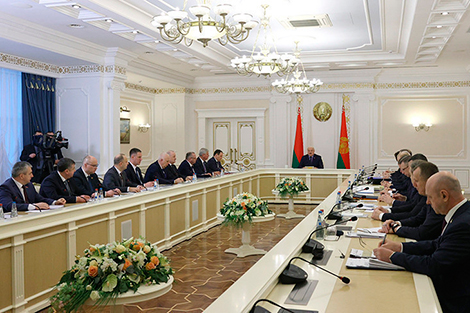 Lukashenko: All legislative innovations should stimulate Belarusian economy growth