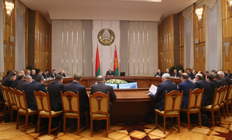 Lukashenko demands serious improvement of machine-building