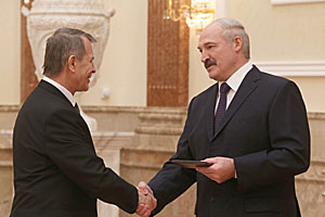 Lukashenko praises vigorous development of Belarusian science