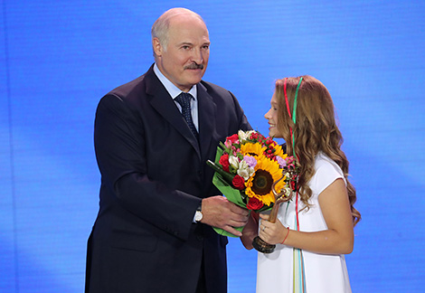 Belarus president awards winner of children music contest at Slavianski Bazaar in Vitebsk