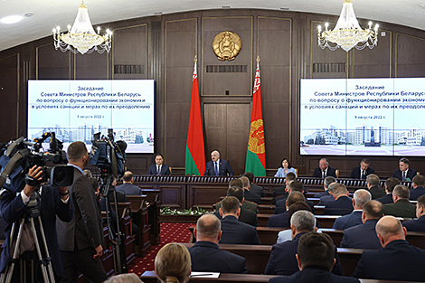 Lukashenko: Economy is at the heart of everything