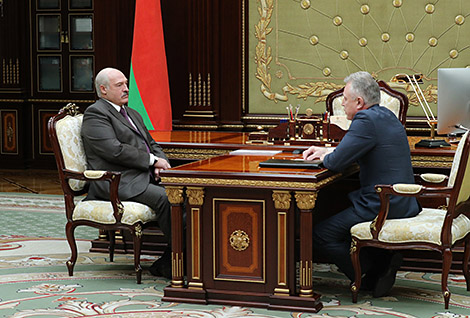 Lukashenko hails FTUB’s role in parliamentary election campaign