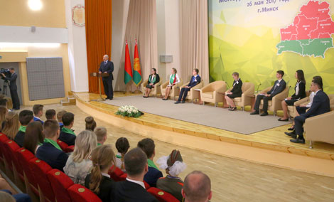 Lukashenko encourages young people to build their future in their own country