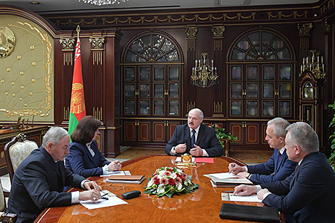 Lukashenko hopes Belarus’ economy recovers fast once world markets reopen