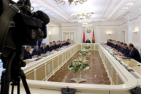 Lukashenko wants officials to harder look for oil, better manage existing mineral resources