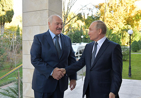 Lukashenko talks to Putin over phone