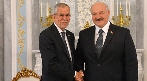 Lukashenko sends National Day greetings to Austria