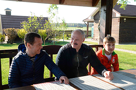Лукашенко и Медведев в неформальной обстановке обсудили экономическое сотрудничество Беларуси и России