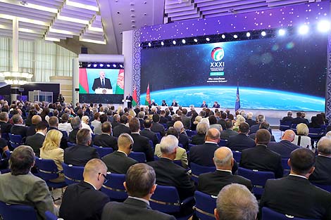 Беларусь готова к диалогу и активному участию в мирных проектах по исследованию космоса - Лукашенко