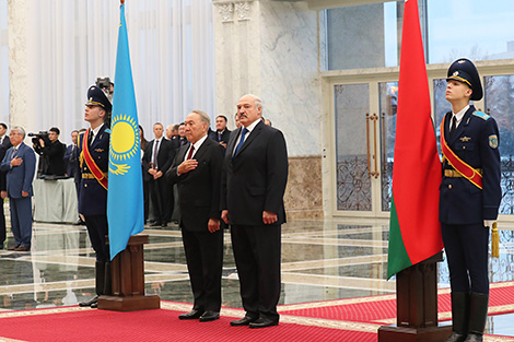 Церемония официальной встречи Назарбаева прошла во Дворце Независимости