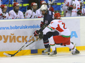 Финские и шведские хоккеисты вышли в полуфинал юниорского чемпионата мира