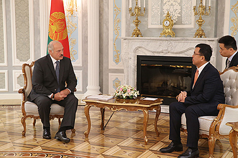 Лукашенко: Беларусь рассчитывает на реализацию новых крупных проектов с участием китайской корпорации 