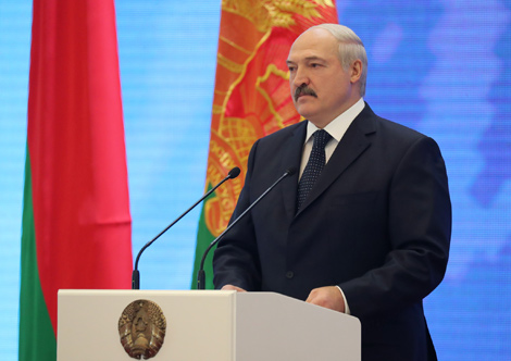 Лукашенко вручил награды и Благодарности Президента лучшим хозяйствам и труженикам села