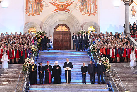 Лукашенко предлагает использовать опыт конструктивных межнациональных и религиозных отношений Беларуси в мире