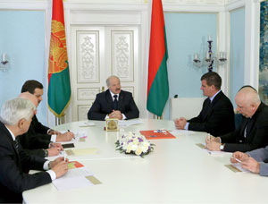 Александр Лукашенко поручил незамедлительно разработать проект железнодорожного сообщения Минска с Национальным аэропортом
