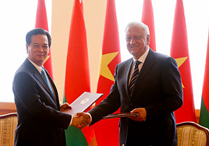 Беларусь и Вьетнам подписали 10 коммерческих контрактов на общую сумму $100 млн.