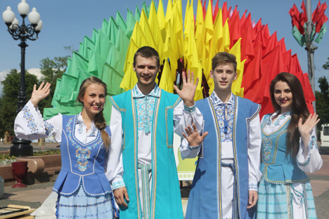 Лукашенко поздравил участников XI Республиканского фестиваля национальных культур с открытием форума