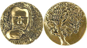 Медалями ЮНЕСКО награждены народные артисты Беларуси Нижникова, Овсянников и Янковский