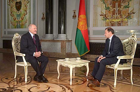 Лукашенко видит в санкциях и торговых войнах в мире шанс для экономик ЕАЭС