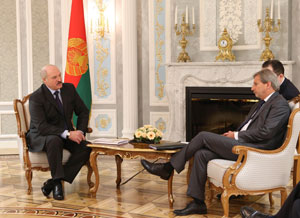 Лукашенко: Беларусь крайне заинтересована в том, чтобы более тесно сотрудничать с Западом
