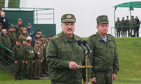 Лукашенко: Совместная военная деятельность Беларуси и России служит исключительно защите национальных интересов‬