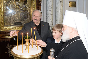 Президент Беларуси по традиции в Рождество Христово посетил храм