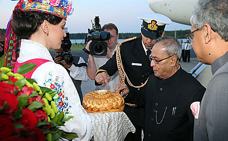 Президент Индии с первым официальным визитом прибыл в Беларусь