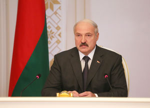 Лукашенко отвергает обвинения в махинациях при поставках из Беларуси продовольствия на российский рынок