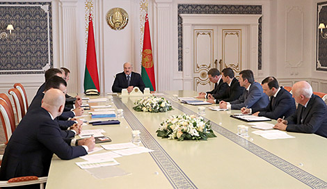 От профильного IT-вуза до электронного правительства - Лукашенко провел совещание по развитию цифровой сферы