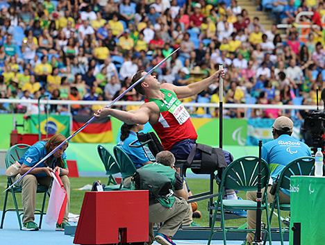 Знаменосец белорусской паралимпийской сборной Александр Трипуть стал бронзовым призером в Рио