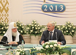 Александр Лукашенко отмечает особую роль Русской православной церкви в поддержании мира и согласия в обществе