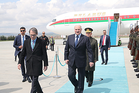Лукашенко прибыл с официальным визитом в Турцию