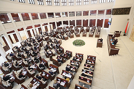 Депутаты приняли в первом чтении поправки в закон о госсимволах