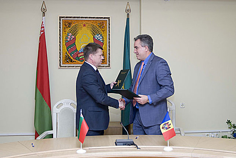 Таможенные службы Беларуси и Молдовы подписали план сотрудничества учреждений образования