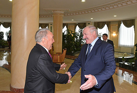 Лукашенко в Нур-Султане встретился с Назарбаевым