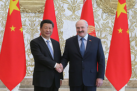 Лукашенко и Си Цзиньпин обменялись поздравлениями по случаю 30-летия дипотношений Беларуси и Китая