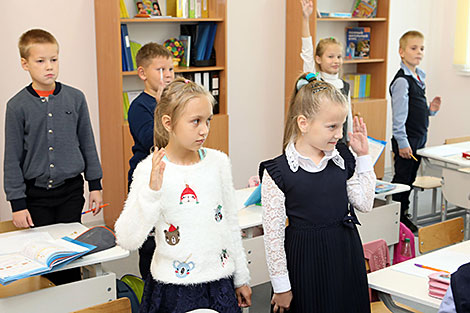 Лукашенко: школа не может быть вне политики, но политика там может быть только государственная