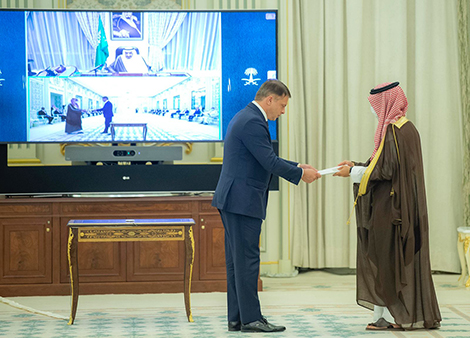 Посол Беларуси Андрей Лученок вручил верительные грамоты королю Саудовской Аравии