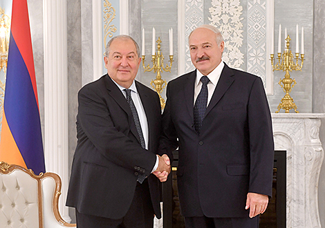 Лукашенко убежден в успешной реализации значительного потенциала двустороннего сотрудничества с Арменией