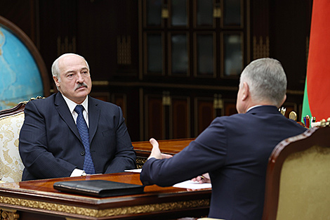 Лукашенко требует расставить точки над 